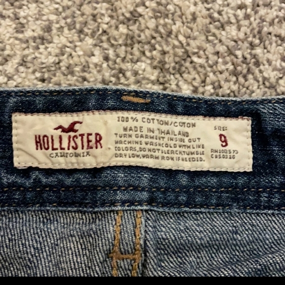Hollister Distressed Jean Shorts Size 9 - Picture 3 of 3